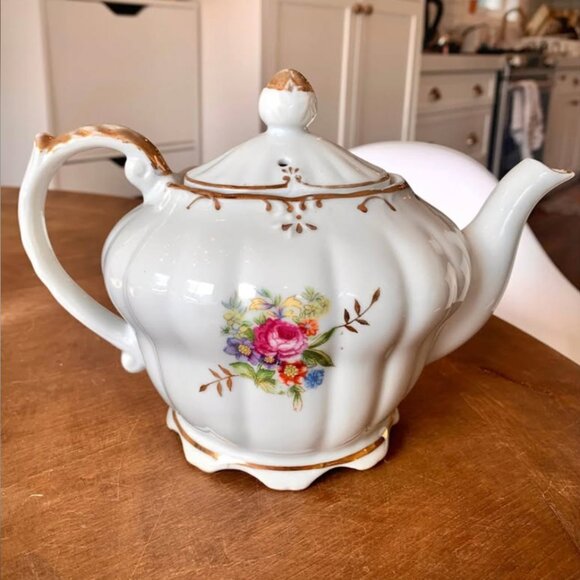 Stunning vintage musical teapot 🌸 - Picture 2 of 9